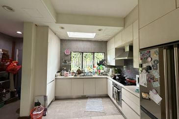 Sunway Spk , 2 Sty House , Kitchen Extended 