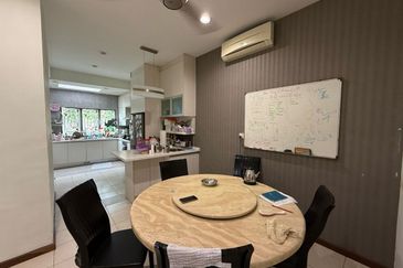 Sunway Spk , 2 Sty House , Kitchen Extended 