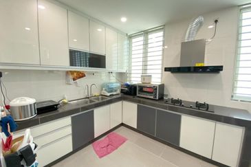 Bayu Damansara Damai , Freehold , Move In Condition 
