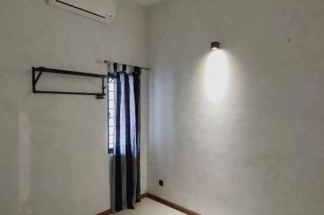 Sunway Spk , 2.5 Sty House , Freehold 