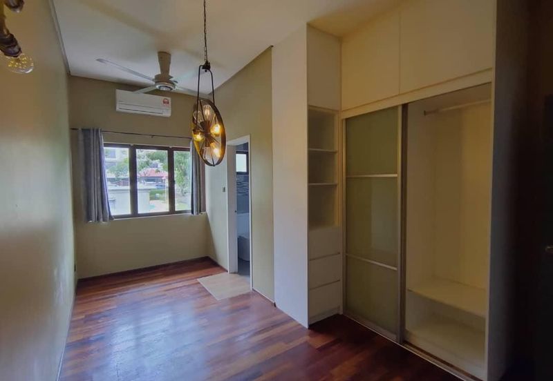 Sunway Spk , 2.5 Sty House , Freehold 