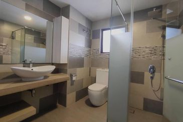 Sunway Spk , 2.5 Sty House , Freehold 