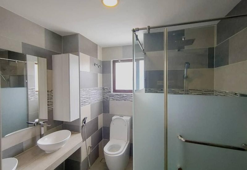 Sunway Spk , 2.5 Sty House , Freehold 