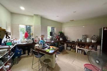 Kepong Baru Uphill , Double Storey , Freehold , Corner Unit 