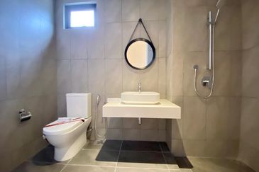 Wellspring Residence, Raja Uda