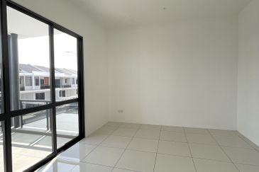 Double Storey Terrace House, Alma