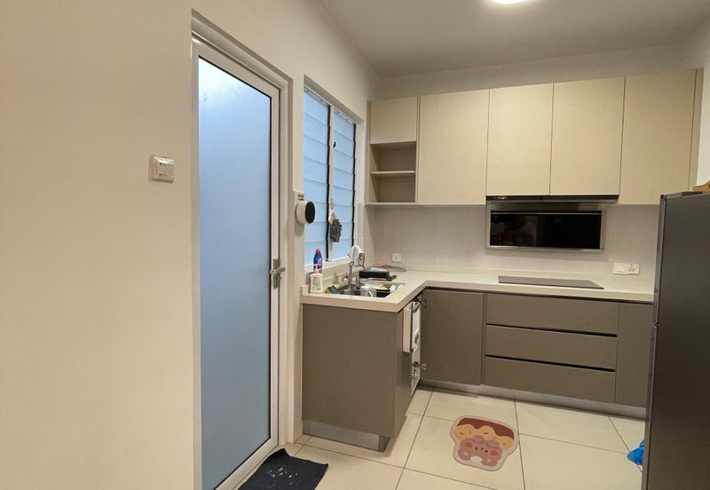 Fully Furnished, The Park Apartments