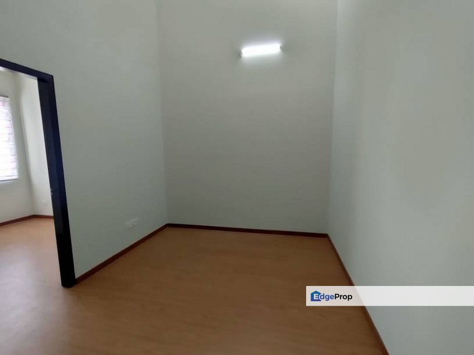 Puncak Bestari Azalea, Selangor, Bandar Puncak Alam