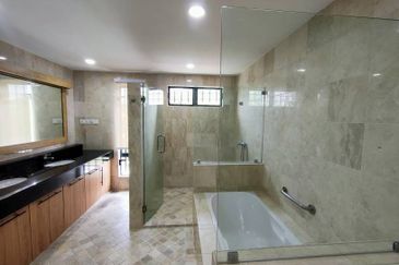 Newly Painted 2 Storey Bukit Jelutong U8 Shah Alam