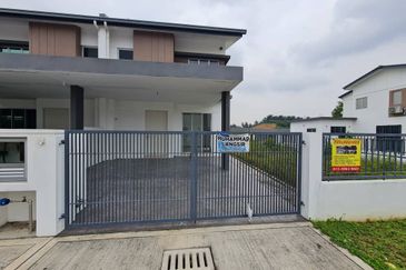 Halya @ Daunan Worldwide