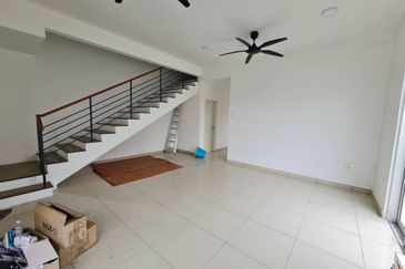 Halya @ Daunan Worldwide