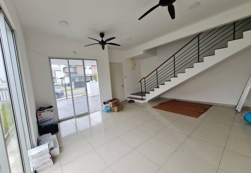 Halya @ Daunan Worldwide