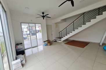 Halya @ Daunan Worldwide