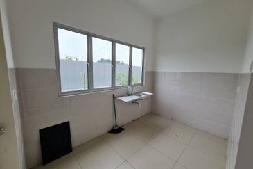 Halya @ Daunan Worldwide