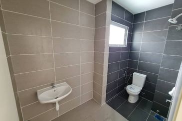 Halya @ Daunan Worldwide