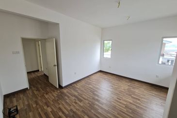 Halya @ Daunan Worldwide