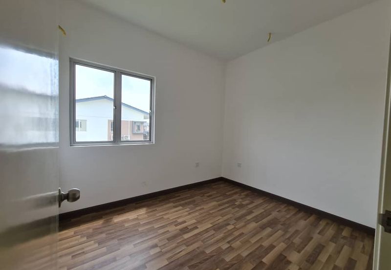 Halya @ Daunan Worldwide