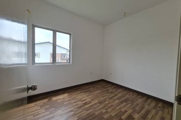 Halya @ Daunan Worldwide