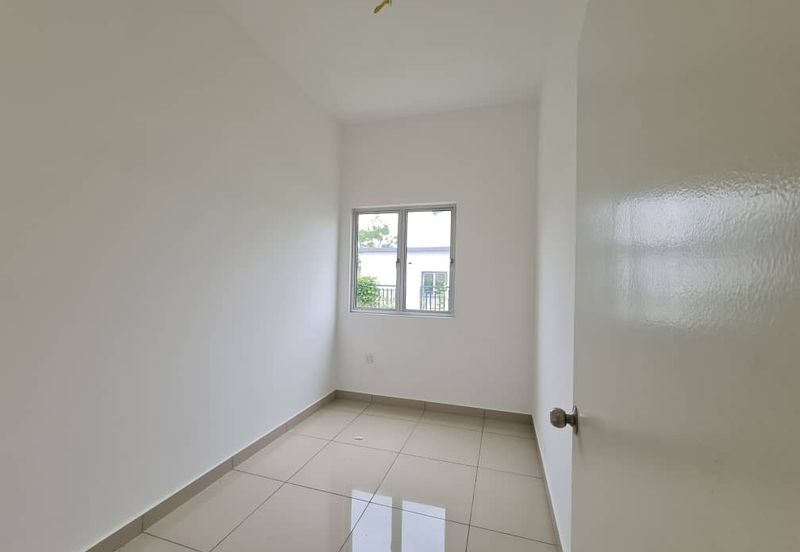 Halya @ Daunan Worldwide