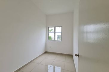 Halya @ Daunan Worldwide