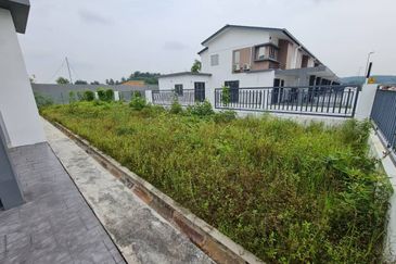 Halya @ Daunan Worldwide