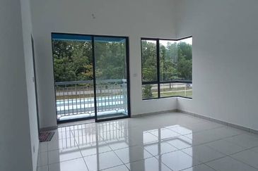 Corner 2 Storey Alam Suria Puncak Alam