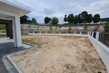 Iris @ Bandar Hillpark