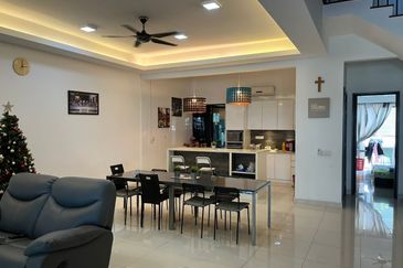 Duta Villa, Setia Alam