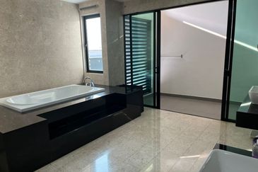 Duta Villa, Setia Alam