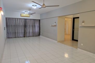 Anjung Hijau (Greenfield Apartment)
