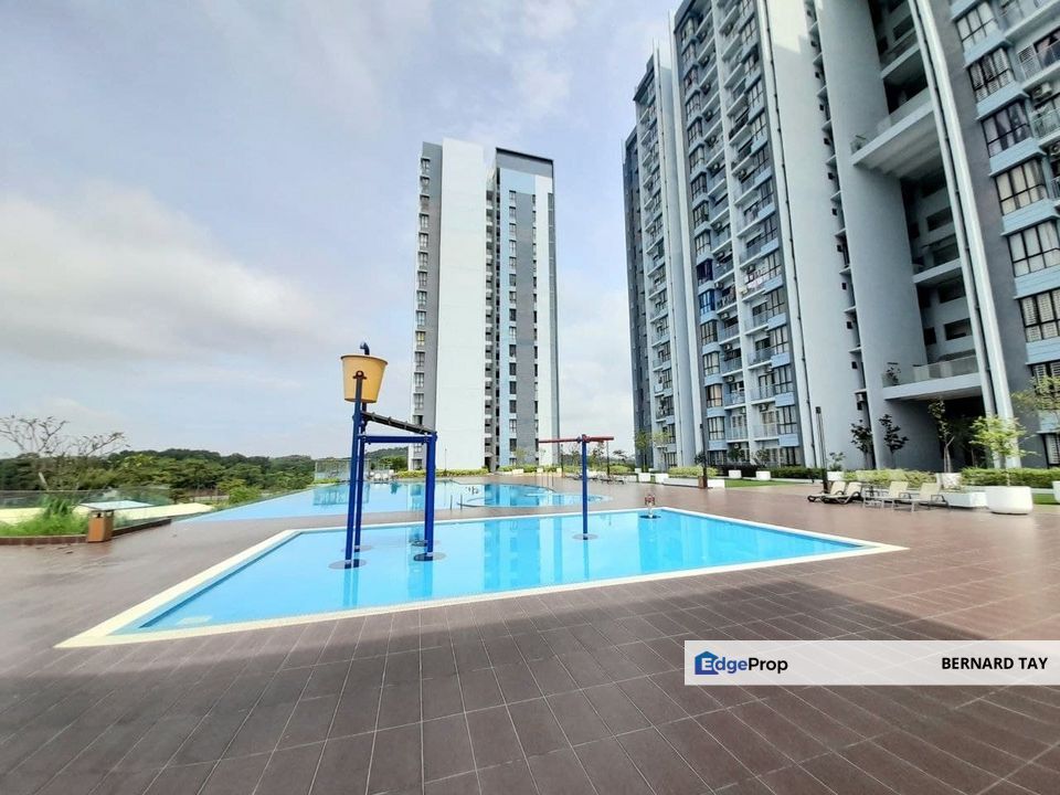 Freehold Apartment 3 Rooms Condo Green Park Residence, Seri Kembangan For Sale, Selangor, Seri Kembangan