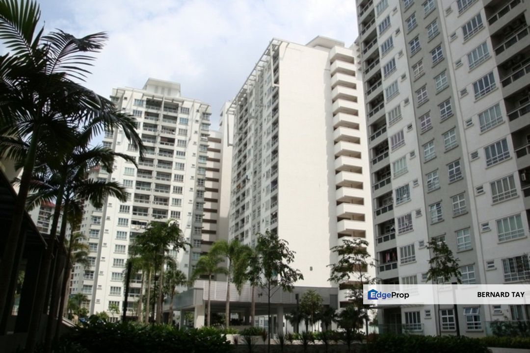 Partially Furnished 4 Rooms LRT Sterling Condominium, SS7, Kelana Jaya Petaling Jaya For Sale, Selangor, Kelana Jaya