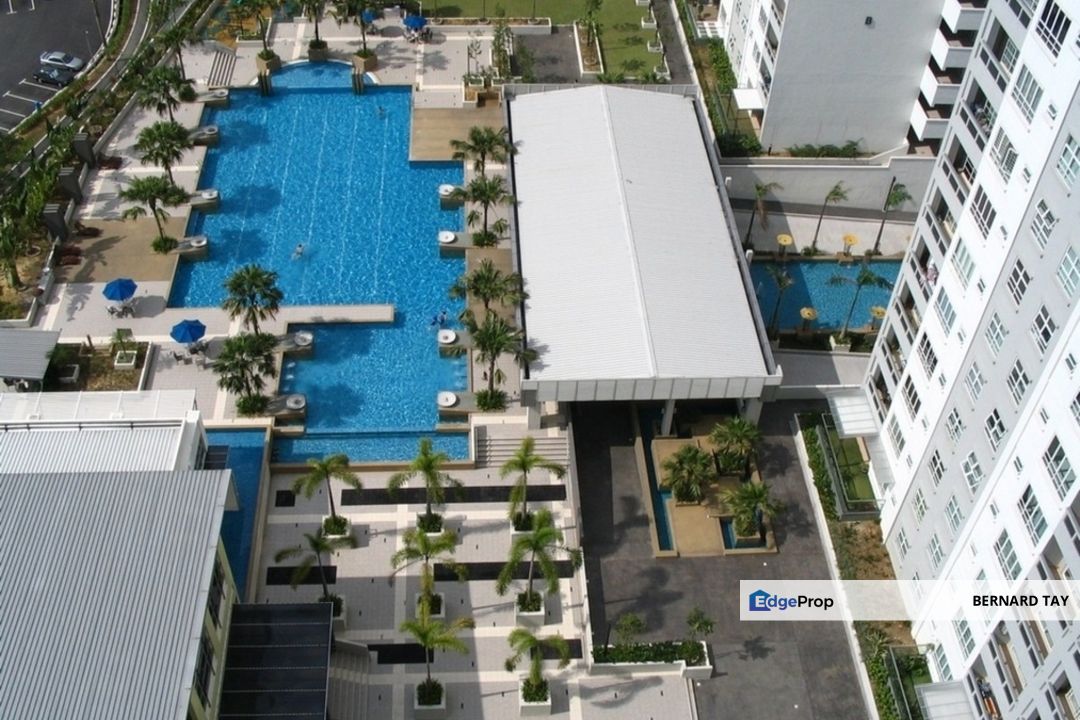 Partially Furnished 4 Rooms LRT Sterling Condominium, SS7, Kelana Jaya Petaling Jaya For Sale, Selangor, Kelana Jaya