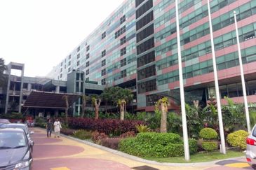 Leisure Commerce Square