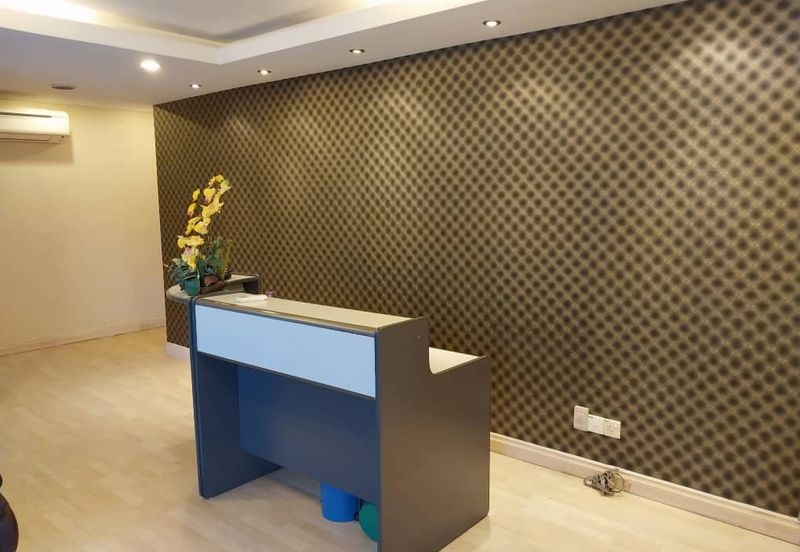 Leisure Commerce Square