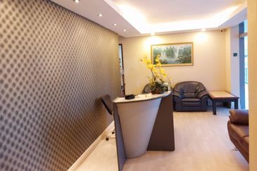 Leisure Commerce Square