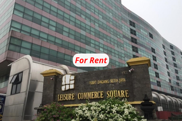 Leisure Commerce Square