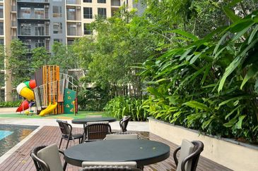 Henna Residence @ The Quartz