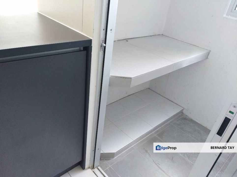 Partially Furnished Apartment 3 Rooms Condo Midfields 2 Salak South Sungai Besi For Sale, Kuala Lumpur, Salak Selatan