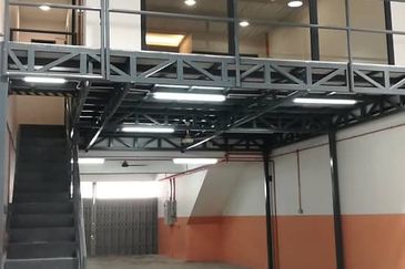Renovated 2.5 Storey Factory Warehouse Taman Perindustrian Belmas Johan Rawang For Rent