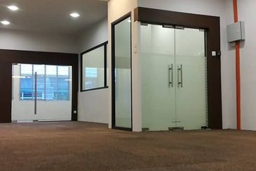 Renovated 2.5 Storey Factory Warehouse Taman Perindustrian Belmas Johan Rawang For Rent