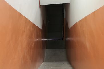 Renovated 2.5 Storey Factory Warehouse Taman Perindustrian Belmas Johan Rawang For Rent