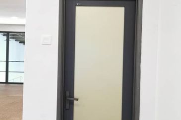 Renovated 2.5 Storey Factory Warehouse Taman Perindustrian Belmas Johan Rawang For Rent