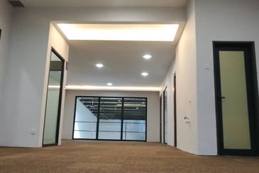 Renovated 2.5 Storey Factory Warehouse Taman Perindustrian Belmas Johan Rawang For Rent