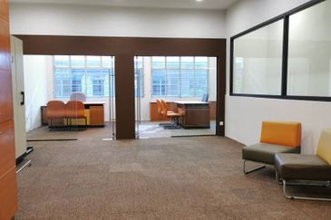 Renovated 2.5 Storey Factory Warehouse Taman Perindustrian Belmas Johan Rawang For Rent