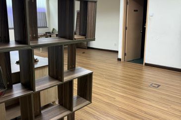 Leisure Commerce Square