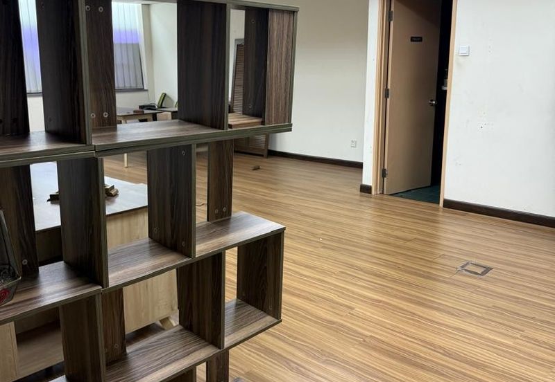 Leisure Commerce Square