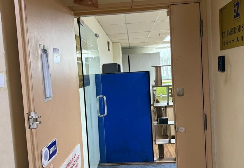 Leisure Commerce Square