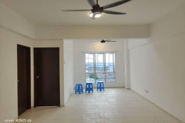Freehold 3 Rooms Apartment Pangsapuri Selangorku Baiduri Jaya Semenyih For Sale