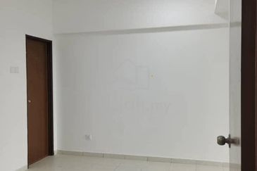 Freehold 3 Rooms Apartment Pangsapuri Selangorku Baiduri Jaya Semenyih For Sale